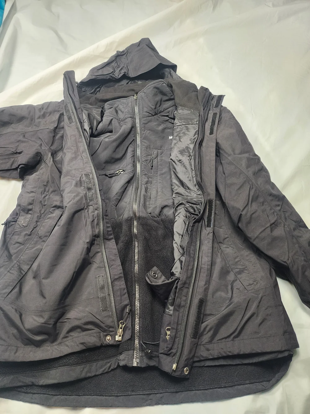 The North Face Hyvent Men's 2 In 1 Black Snowboard Ski Hooded Jacket Size Xlarge